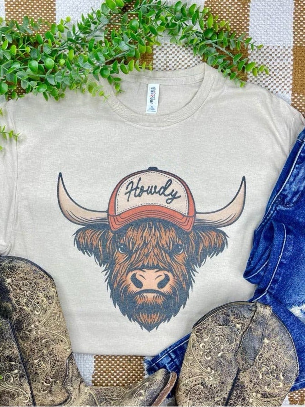 Highland Cow 'Howdy' Graphic Tee - Tan - Picture 2 of 2